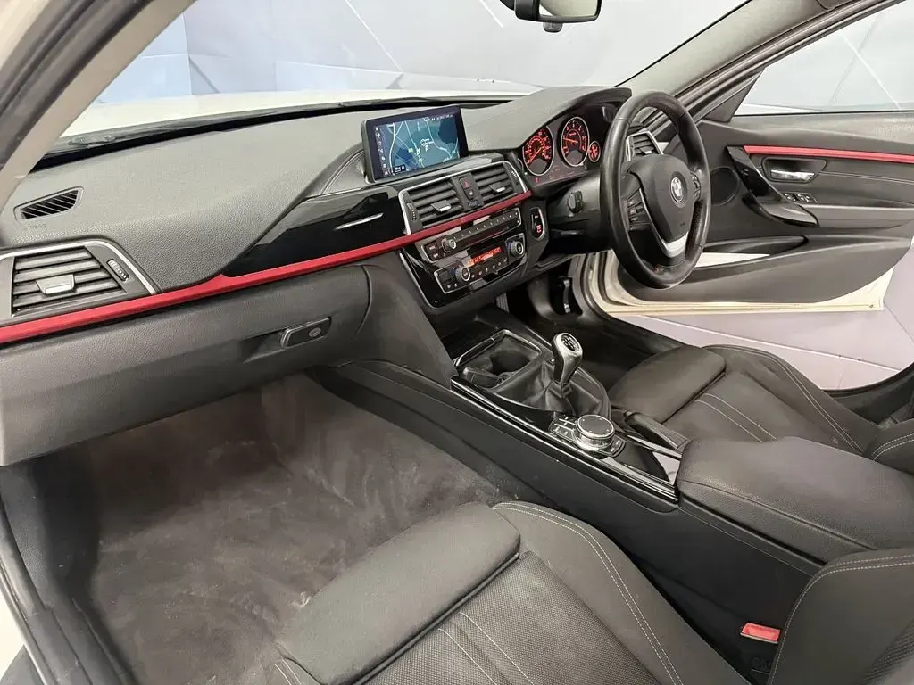 Used BMW 318 Sport Line 150 HP (110 kW) 2018 White Sedan