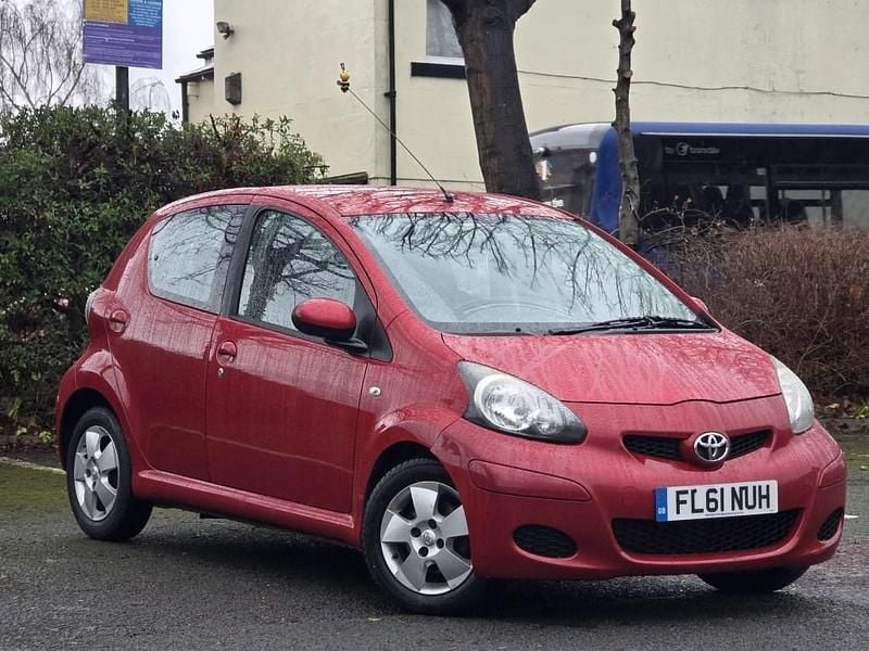 Used Toyota Aygo 68 HP (50 kW) 2011 Red Hatchback