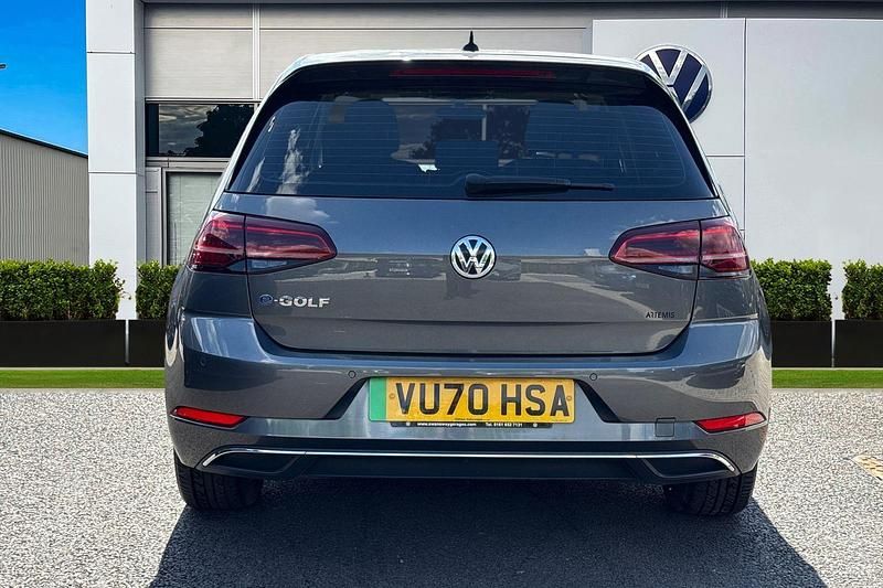 Usado VW e-Golf 99 kW (135 HP) 2020 Cinzento Citadino