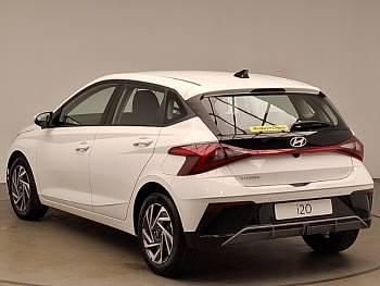 Used Hyundai i20 Advanced 100 HP (73 kW) 2025 White Hatchback
