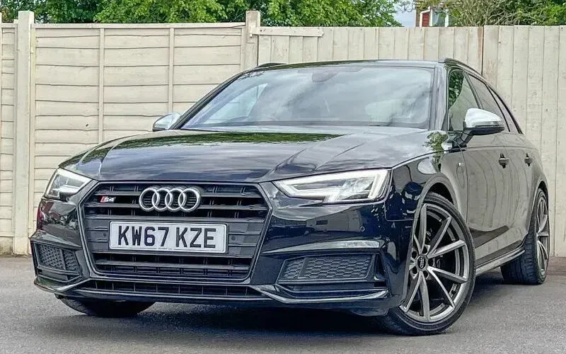 Usado Audi S4 Comfort 354 HP (260 kW) 2018 Preto Carrinha
