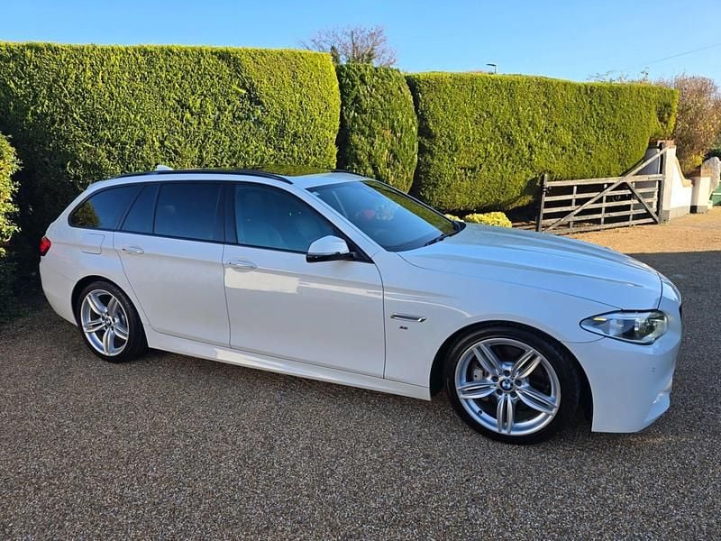 White Used 2016 BMW 535 M Sport Estate | £19,449 (Fair price) - Image 1/4