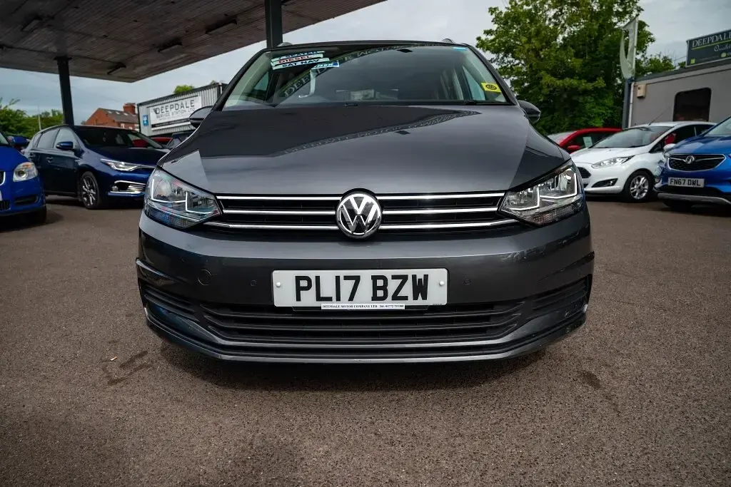 Used VW Touran Family 115 HP (84 kW) 2017 Grey MPV