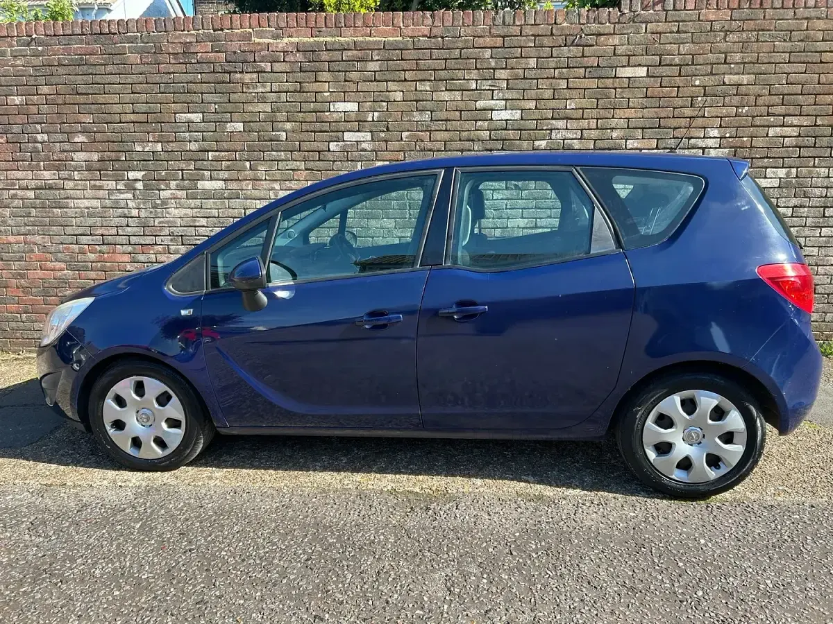 Used Vauxhall Meriva 2011 Brown MPV