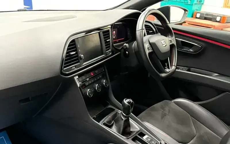 Usata Seat Leon Black Edition 150 CV (110 kW) 2020 Grigio Station wagon