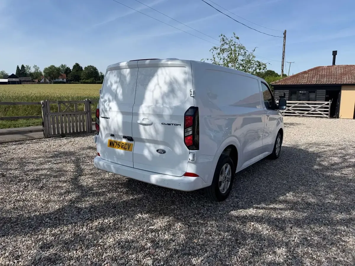 Used Ford Transit Custom Limited 136 HP (100 kW) 2025 White Van