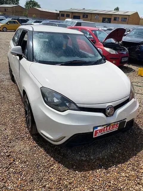 Used MG MG3 106 HP (77 kW) 2014 White Hatchback