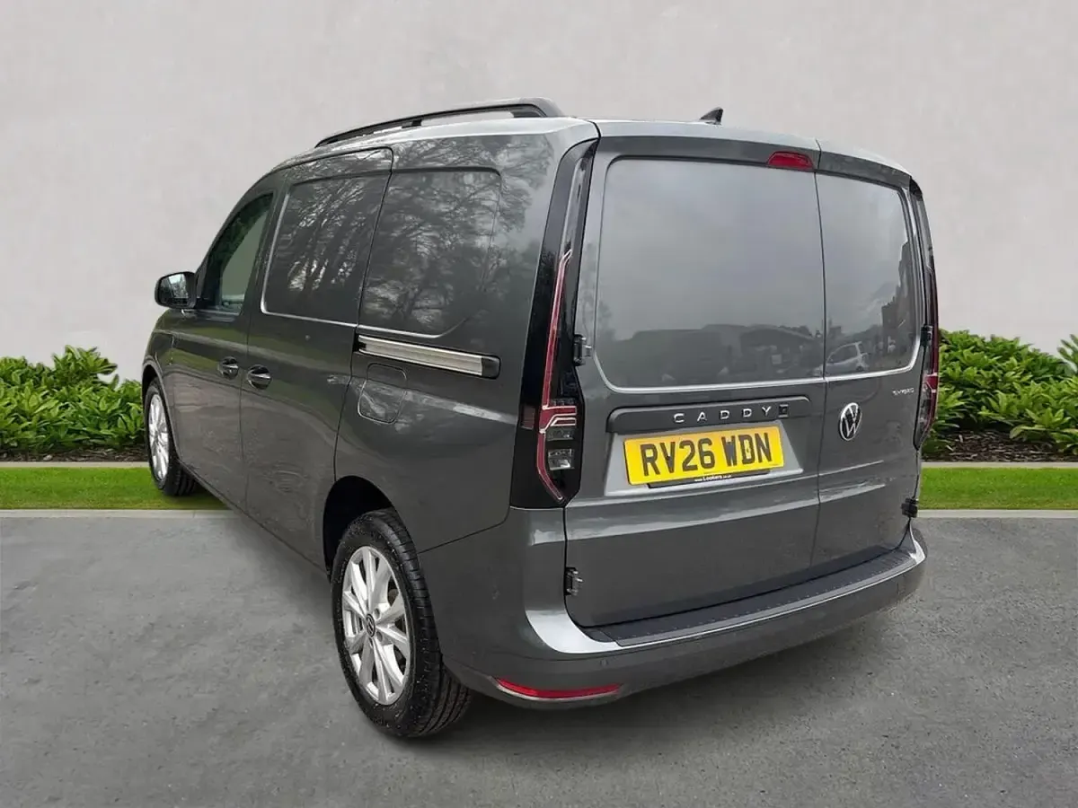 Usado VW Caddy Pro 113 HP (83 kW) 2026 Cinzento Monovolume