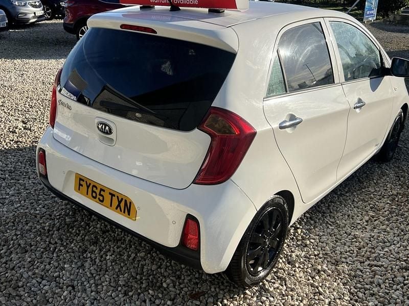 Used Kia Picanto 65 HP (47 kW) 2015 White Hatchback