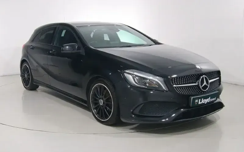 Käytetty Mercedes A200 AMG Line Premium 163 HP (119 kW) 2022 Viistoperä