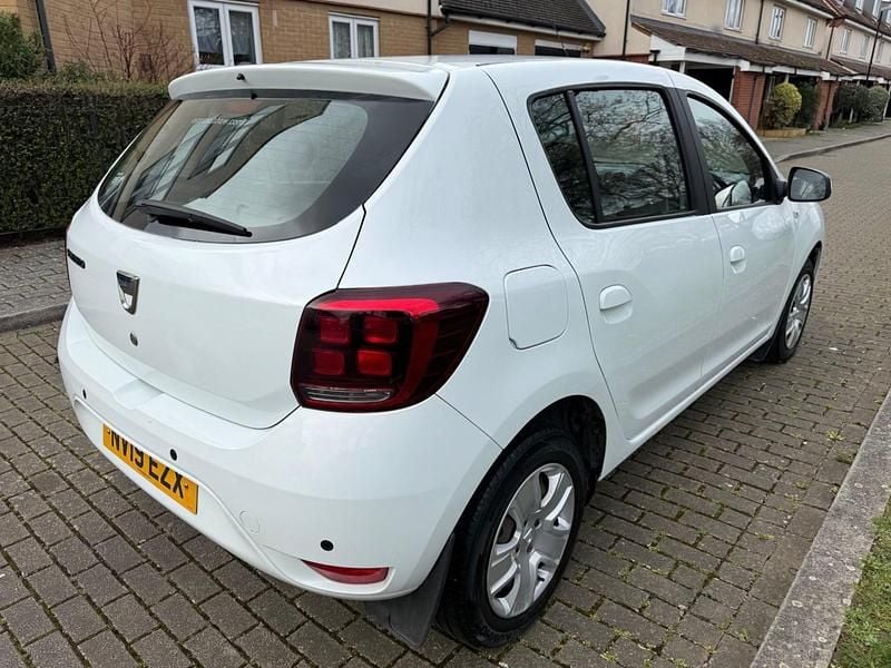 Used Dacia Sandero Comfort 90 HP (66 kW) 2019 White Hatchback