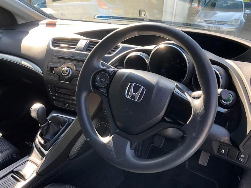 Begagnad Honda Civic S 100 HK (73 kW) 2015 Svart Halvkombi