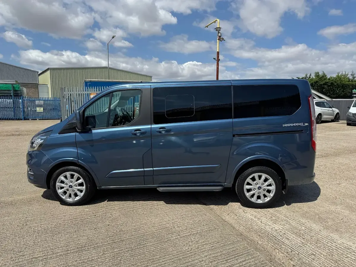 Used Ford Tourneo Custom Titanium 130 HP (95 kW) 2020 Blue Van