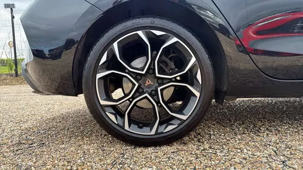 Used Cupra Leon 150 HP (110 kW) 2025 Black Hatchback