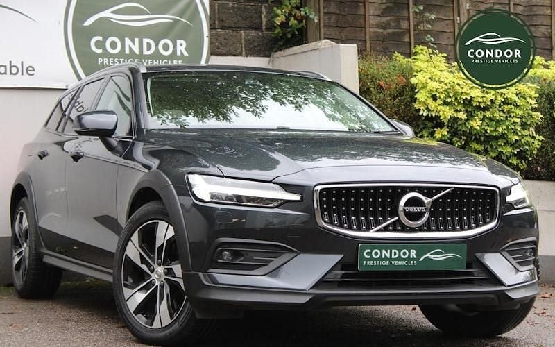 Używany Volvo V60 CC Plus 250 KM (183 kW) 2020 Kombi