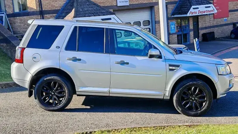 Used Land Rover Freelander 2 HSE 190 HP (139 kW) 2012 Metallic silver SUV
