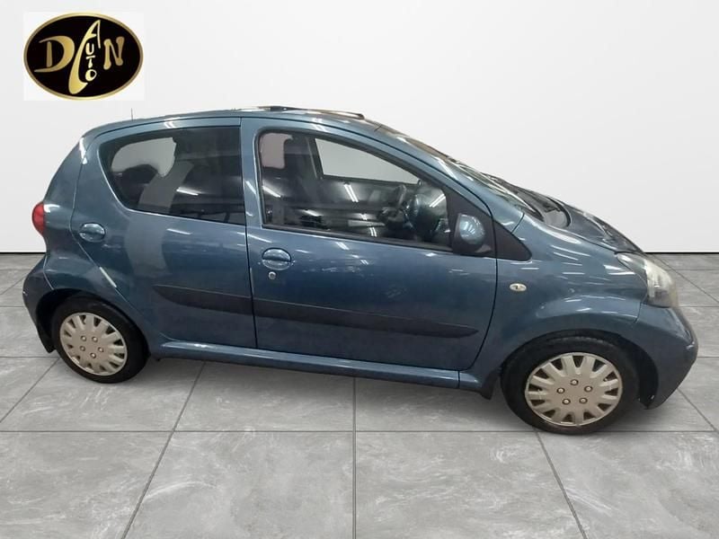 Used Toyota Aygo 67 HP (49 kW) 2008 Blue Hatchback