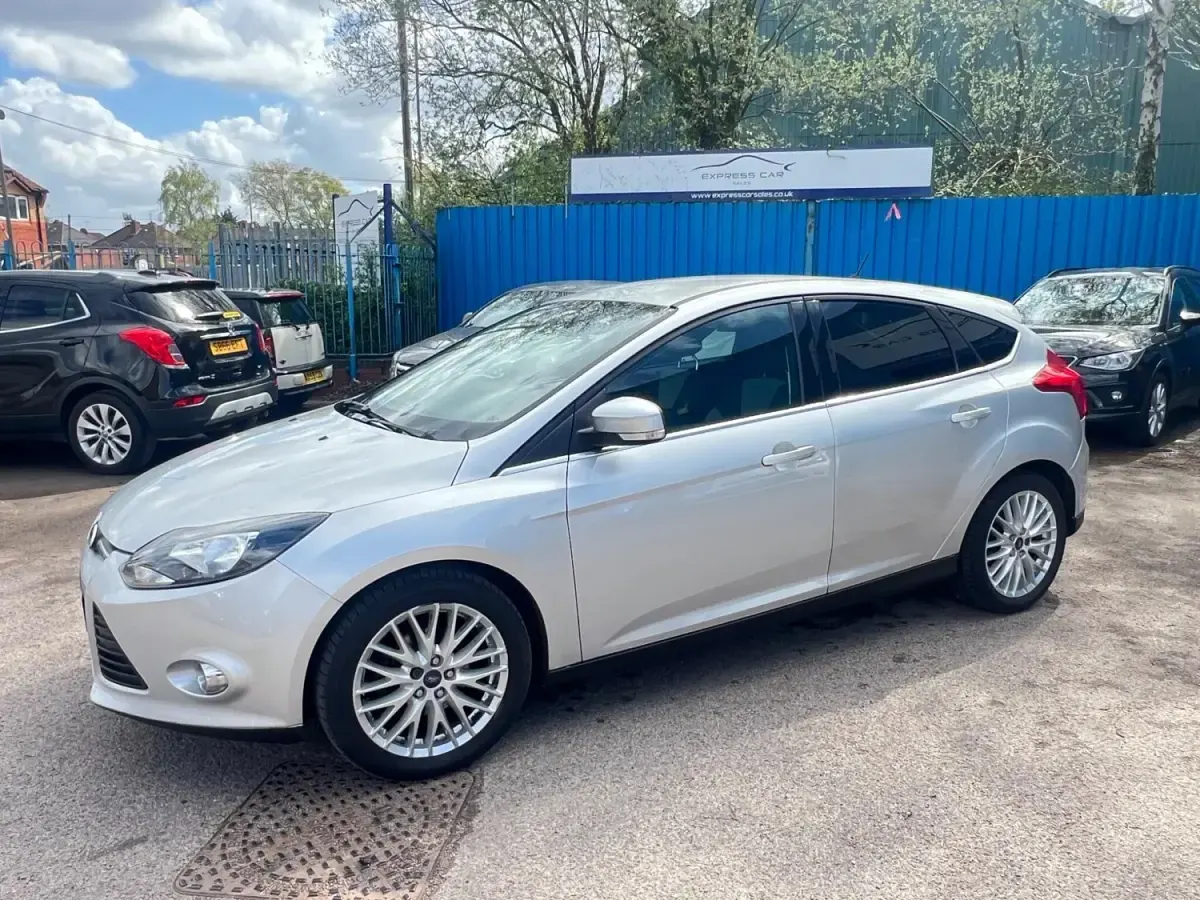 Usado Ford Focus Zetec 2012 Prateado Citadino