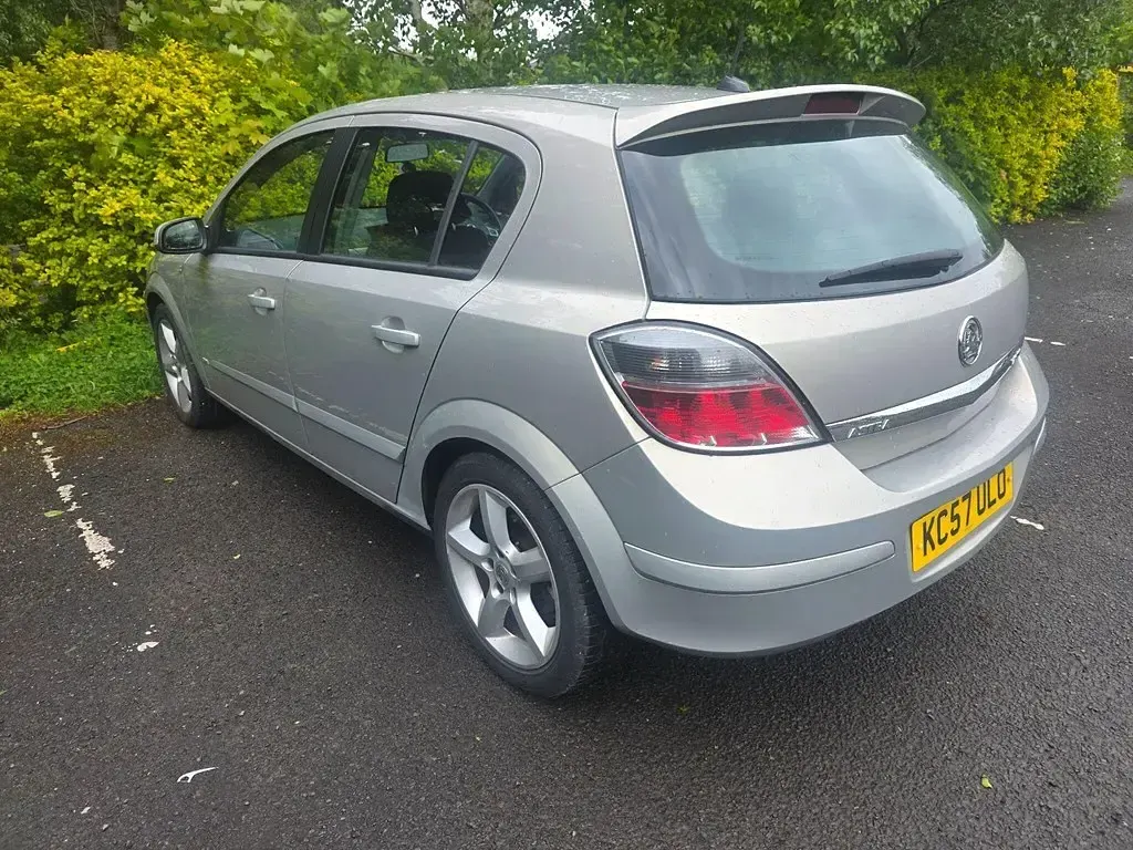 Used Vauxhall Astra SRi 100 HP (73 kW) 2007 Beige Hatchback