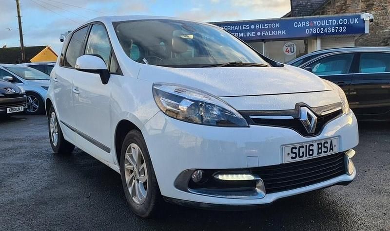 White Used 2016 Renault Scénic III Dynamique MPV | £5,495 (Fair price) - Image 1/4