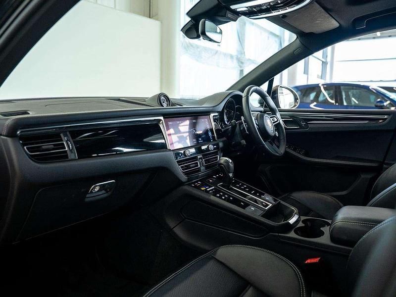 Used Porsche Macan 261 HP (191 kW) 2025 Grey SUV