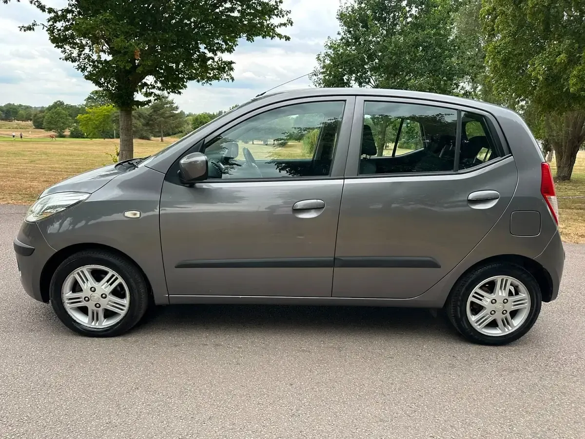 Used Hyundai i10 Comfort 77 HP (56 kW) 2010 Grey Hatchback