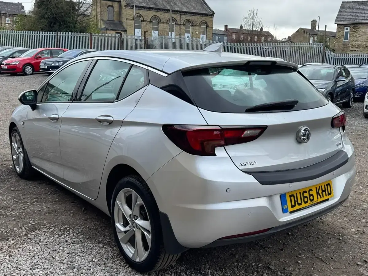 Second-hand Vauxhall Astra SRi 136 CP (100 kW) 2016 Argintiu Hatchback