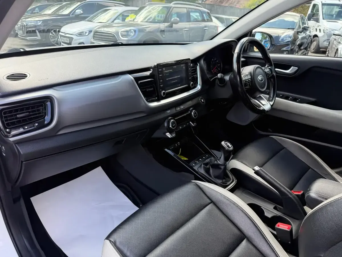 Used Kia Stonic 118 HP (86 kW) 2019 White SUV
