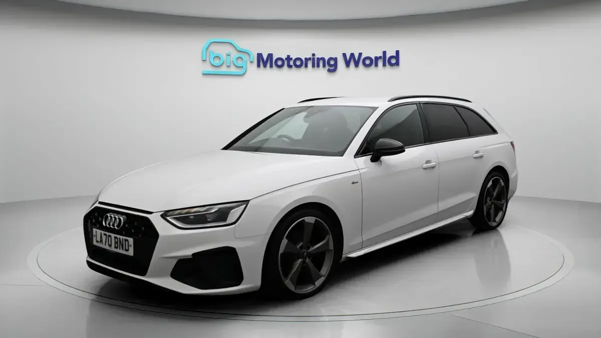 Usado Audi A4 Black Edition 148 CV (108 kW) 2021 Blanco Familiar