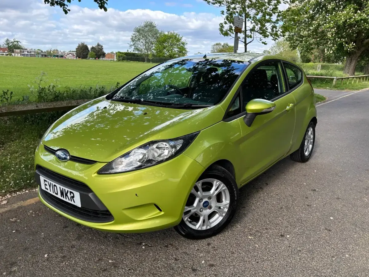 Second-hand Ford Fiesta 95 CP (69 kW) 2010 Verde Hatchback