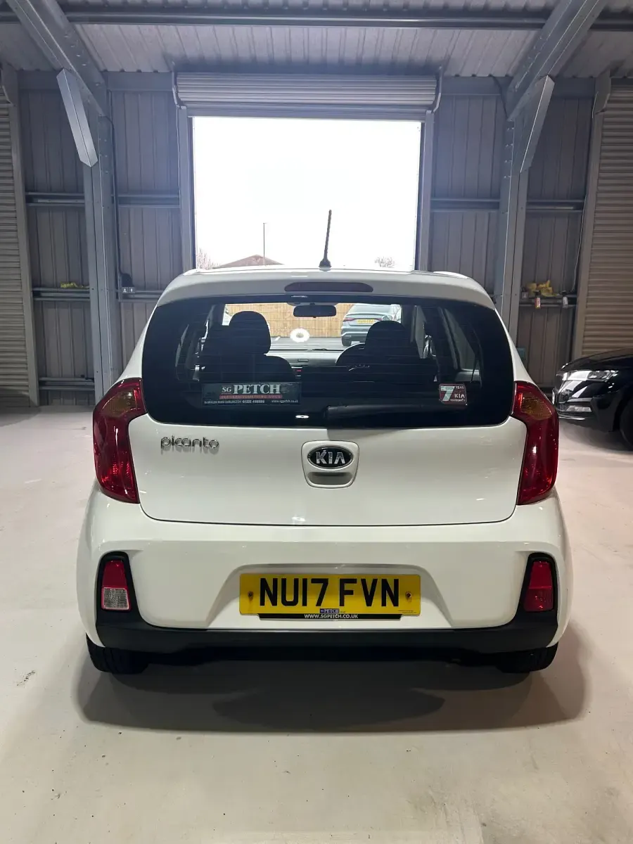 Second-hand Kia Picanto Air 65 CP (47 kW) 2017 Alb Hatchback