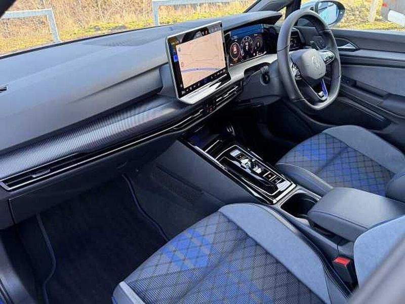 Second-hand VW Golf VIII R 333 CP (244 kW) 2025