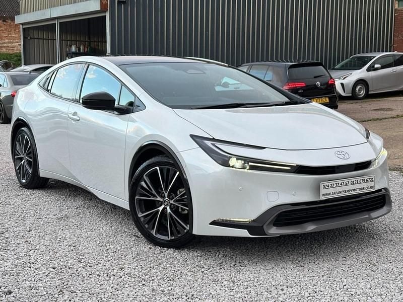 Pearl white Used 2023 Toyota Prius Hatchback | £26,995 (Fair price) - Image 1/3