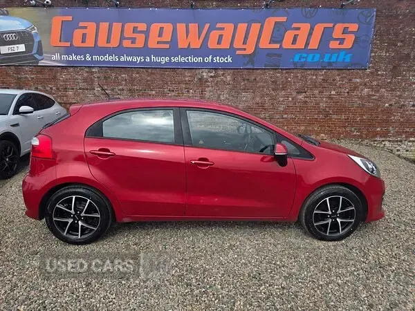 Used Kia Rio 75 HP (55 kW) 2017 Red Hatchback