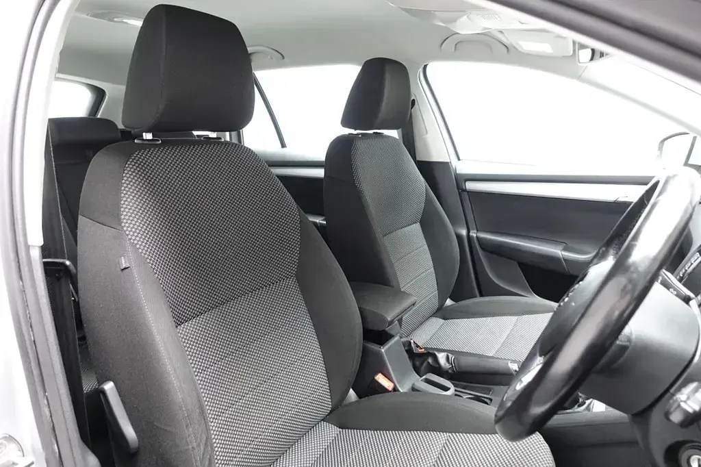 Usado Skoda Octavia SE 150 HP (110 kW) 2017 Prateado Carrinha