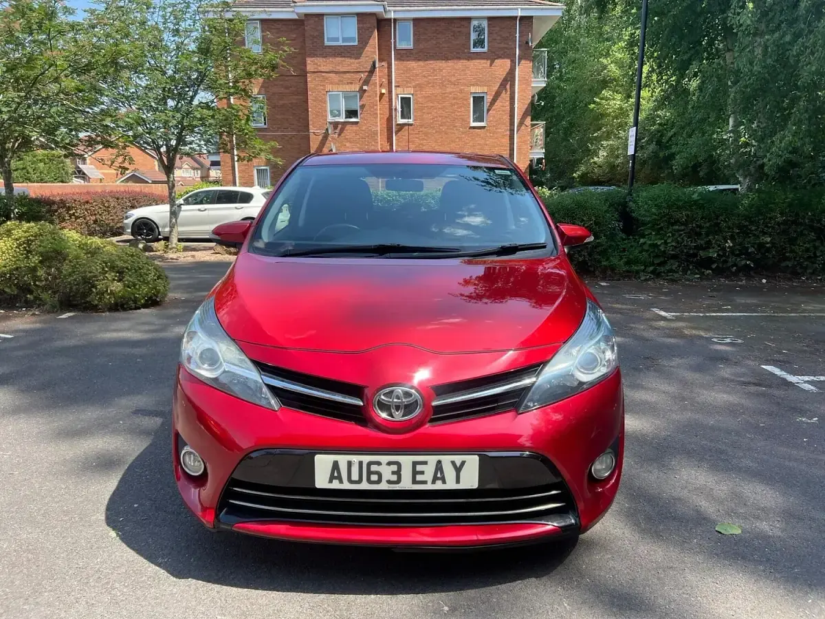 Used Toyota Verso 147 HP (108 kW) 2013 Red MPV