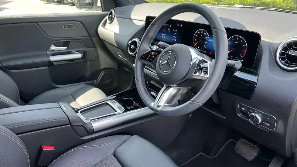 Used Mercedes GLA180 Sport Edition 136 HP (100 kW) 2025 Polar white SUV