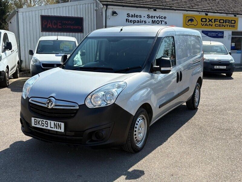 Silver Used 2019 Vauxhall Combo MPV | £6,975 (Fair price) - Image 1/4