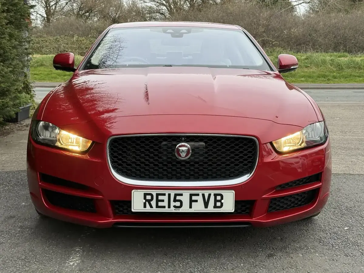 Used Jaguar XE Prestige 200 HP (147 kW) 2015 Red Sedan