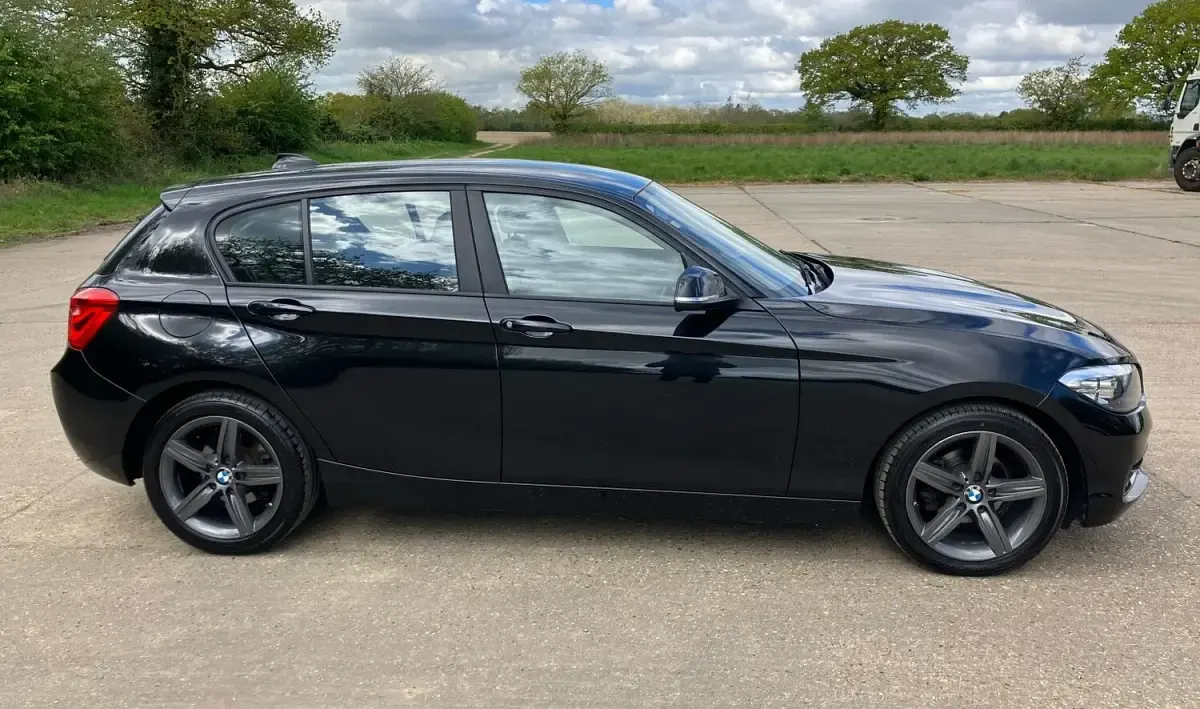 Used BMW 118 Sport Line 2019 Black Hatchback