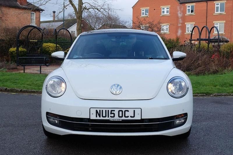 Used VW Beetle Design 105 HP (77 kW) 2015 White Hatchback