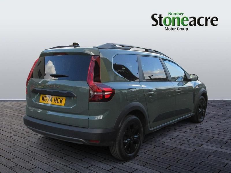 Used Dacia Jogger Extreme 140 HP (102 kW) 2024 Green MPV