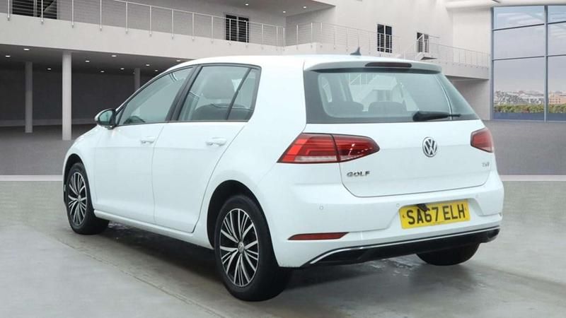 Used VW Golf VII SE 125 HP (91 kW) 2017 White Hatchback