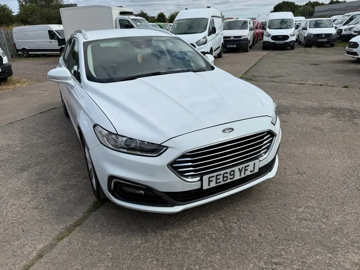 Used Ford Mondeo Zetec 150 HP (110 kW) 2019 White Estate