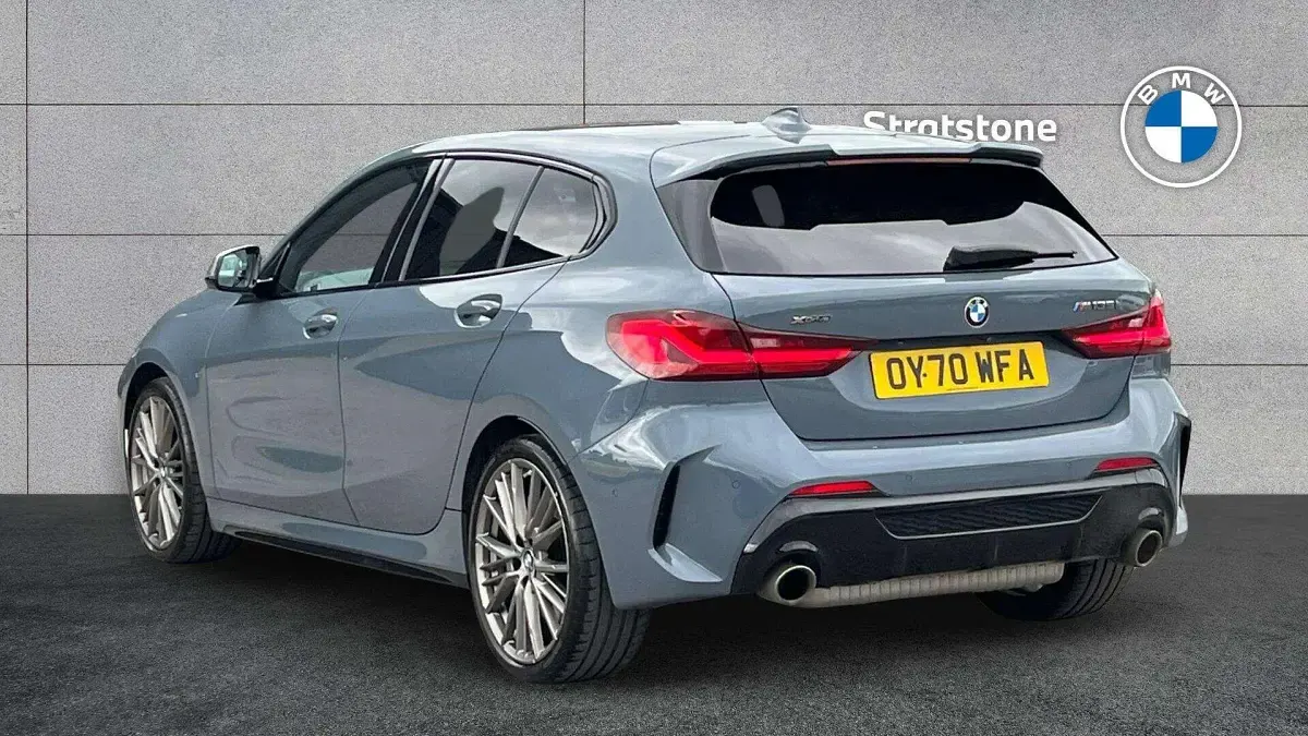 Begagnad BMW M135 Comfort Edition 306 HK (225 kW) 2020 Grå Halvkombi