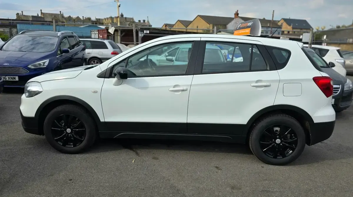 Usado Suzuki SX4 SZ4 2016 Blanco Utilitario