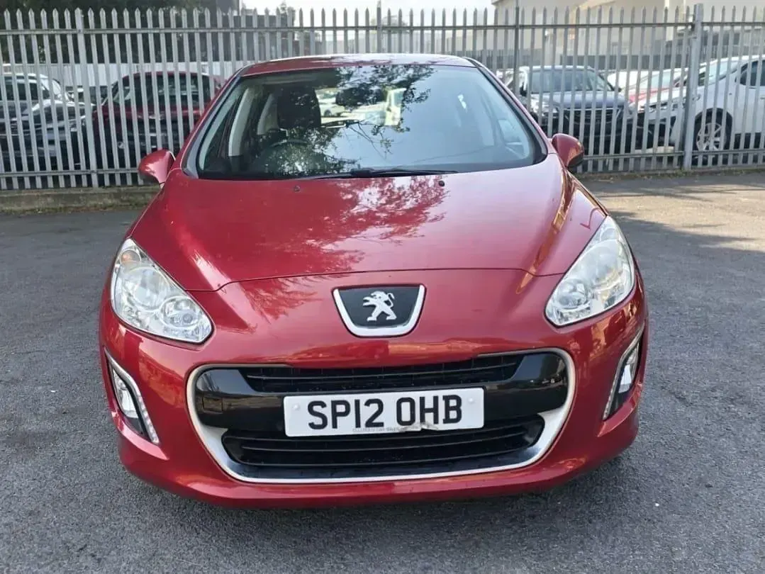 Used Peugeot 308 Active 112 HP (82 kW) 2012 Red Hatchback