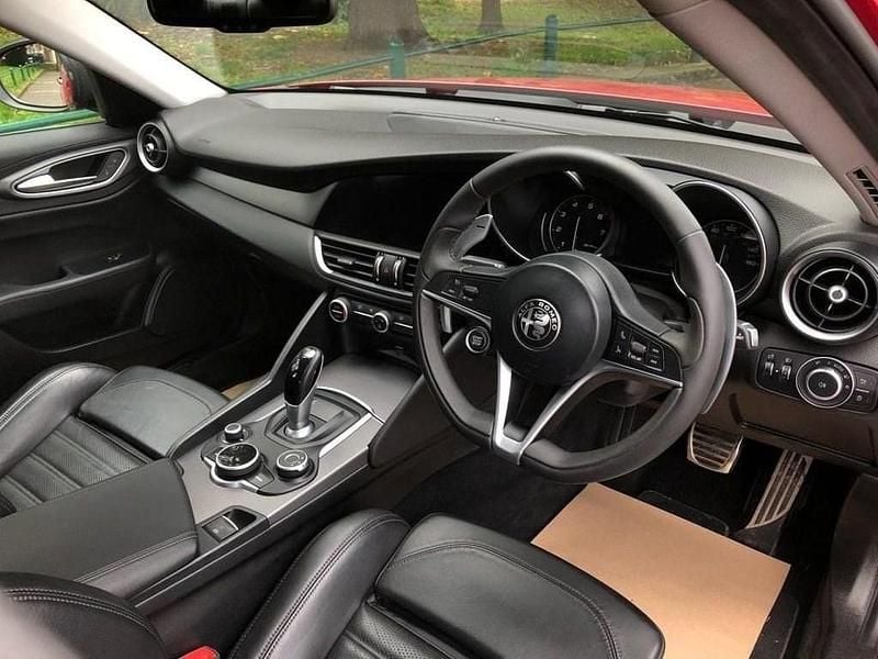 Used Alfa Romeo Giulia Veloce 280 HP (205 kW) 2018 Red Sedan