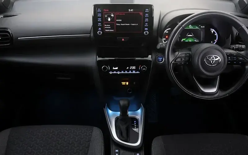 Used Toyota Yaris Cross Design 116 HP (85 kW) 2022 White SUV