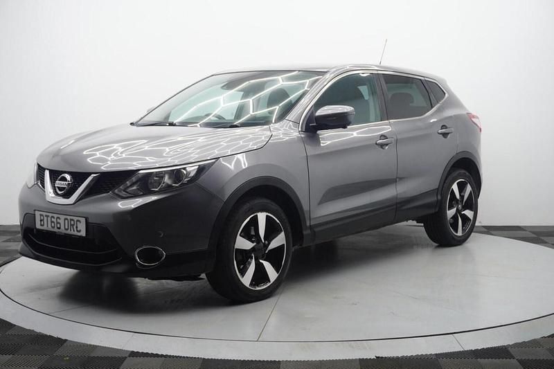 Used Nissan Qashqai N-Connecta 130 HP (95 kW) 2016 Grey SUV